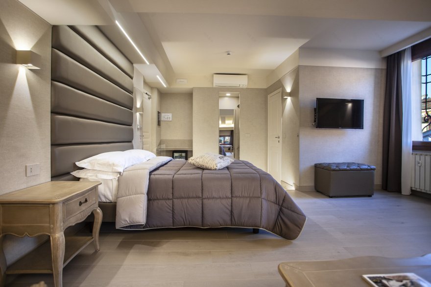 博洛尼亚城市中心,现代与古典交融的 Hotel Cavour 酒店设计-8