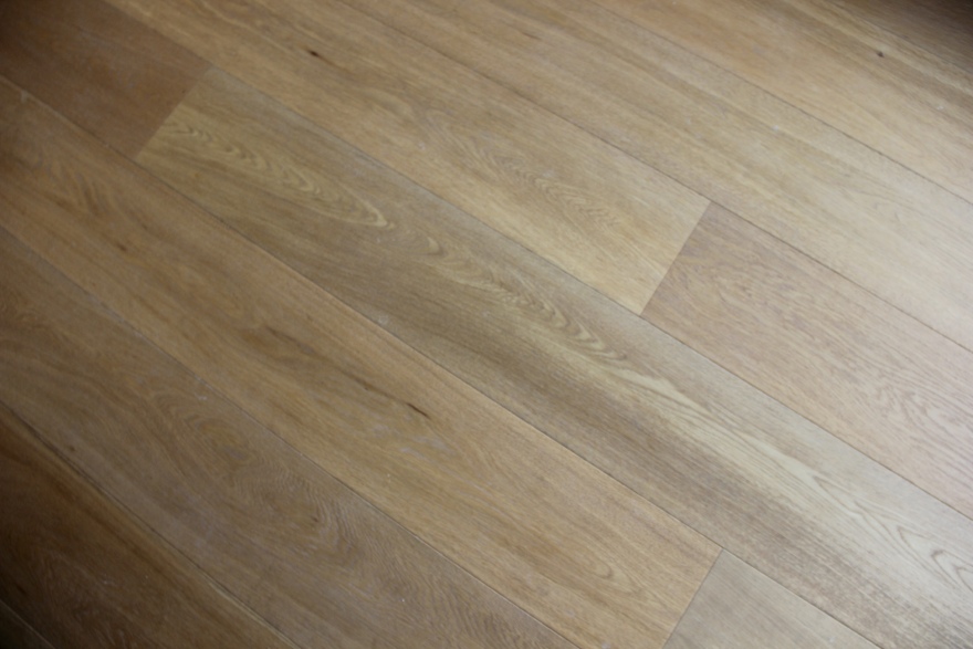 北欧风格的无结疤橡木地板设计-17