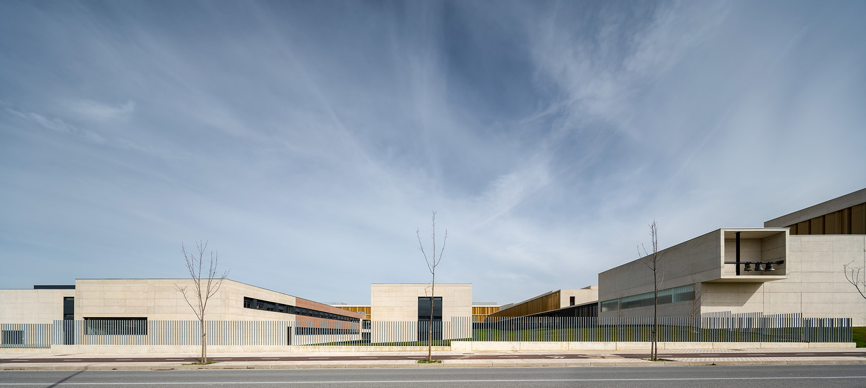 Salesianos Pamplona工艺学校，西班牙/体块与空地交错形成丰富空间体验-56