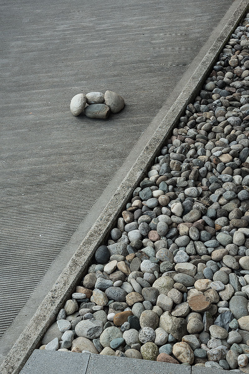 瑞士卢加诺湖畔别墅改建,金属质感与优雅湖景的完美融合-15