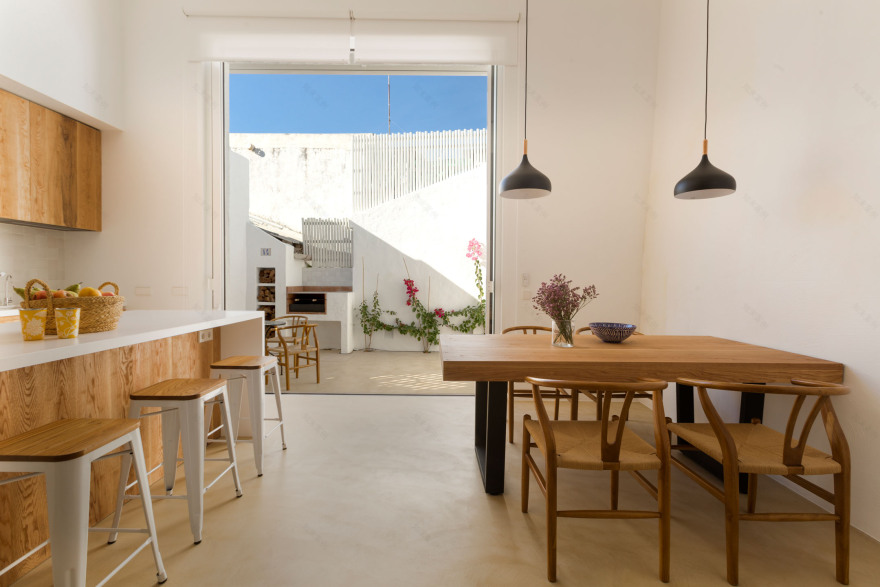 传统与当代共融的西班牙别墅设计-0