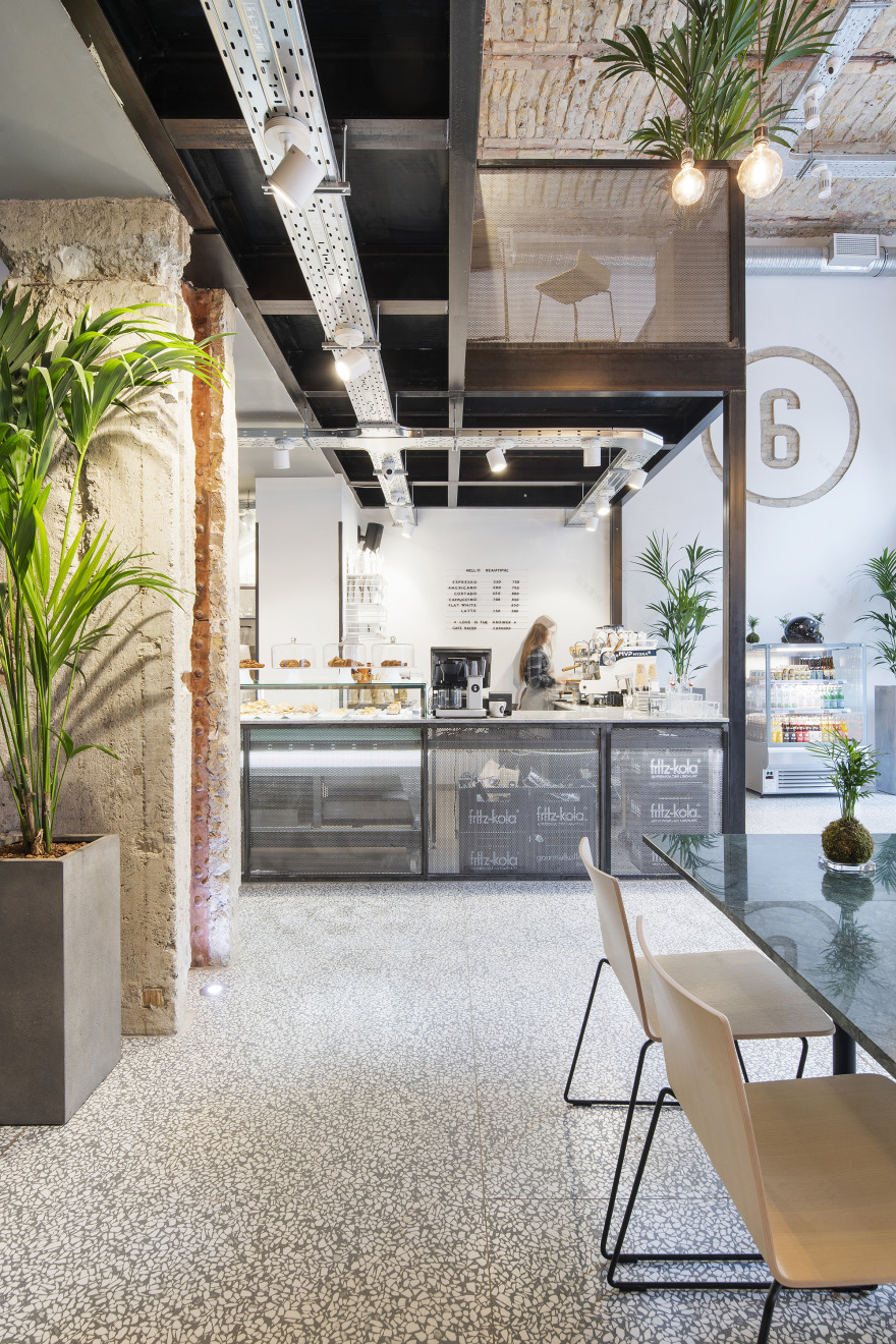 明亮温馨的咖啡馆-6