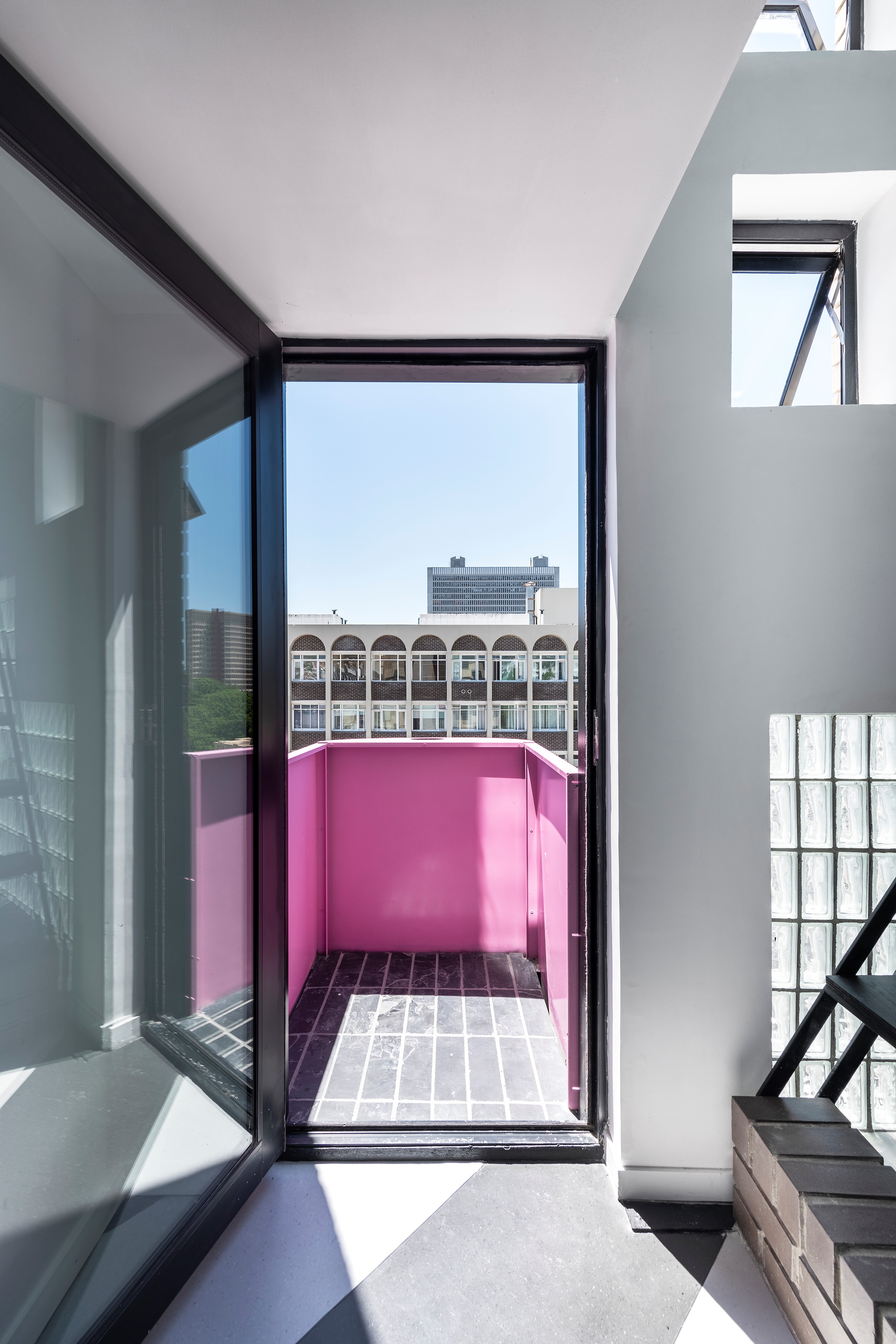 U·olo Apartments · 南非开普敦的城市微单元住宅设计丨Two Five Five Architects-3