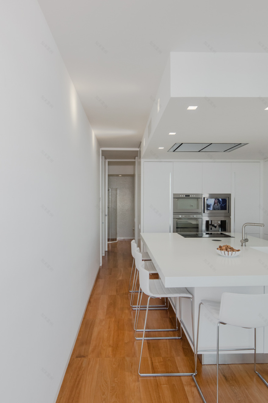 现代顶层公寓,打造无缝室内外空间-16