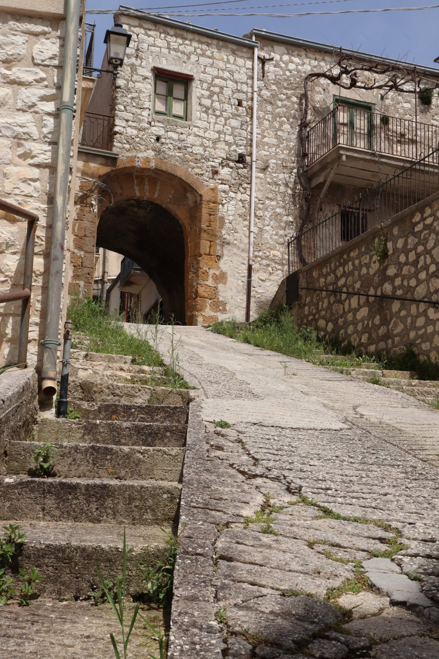 意大利乡村建筑 · 双高空间与钢饰面的和谐共生-3