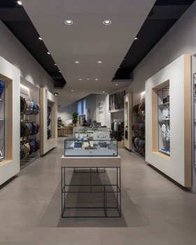 米兰 Herschel 旗舰店