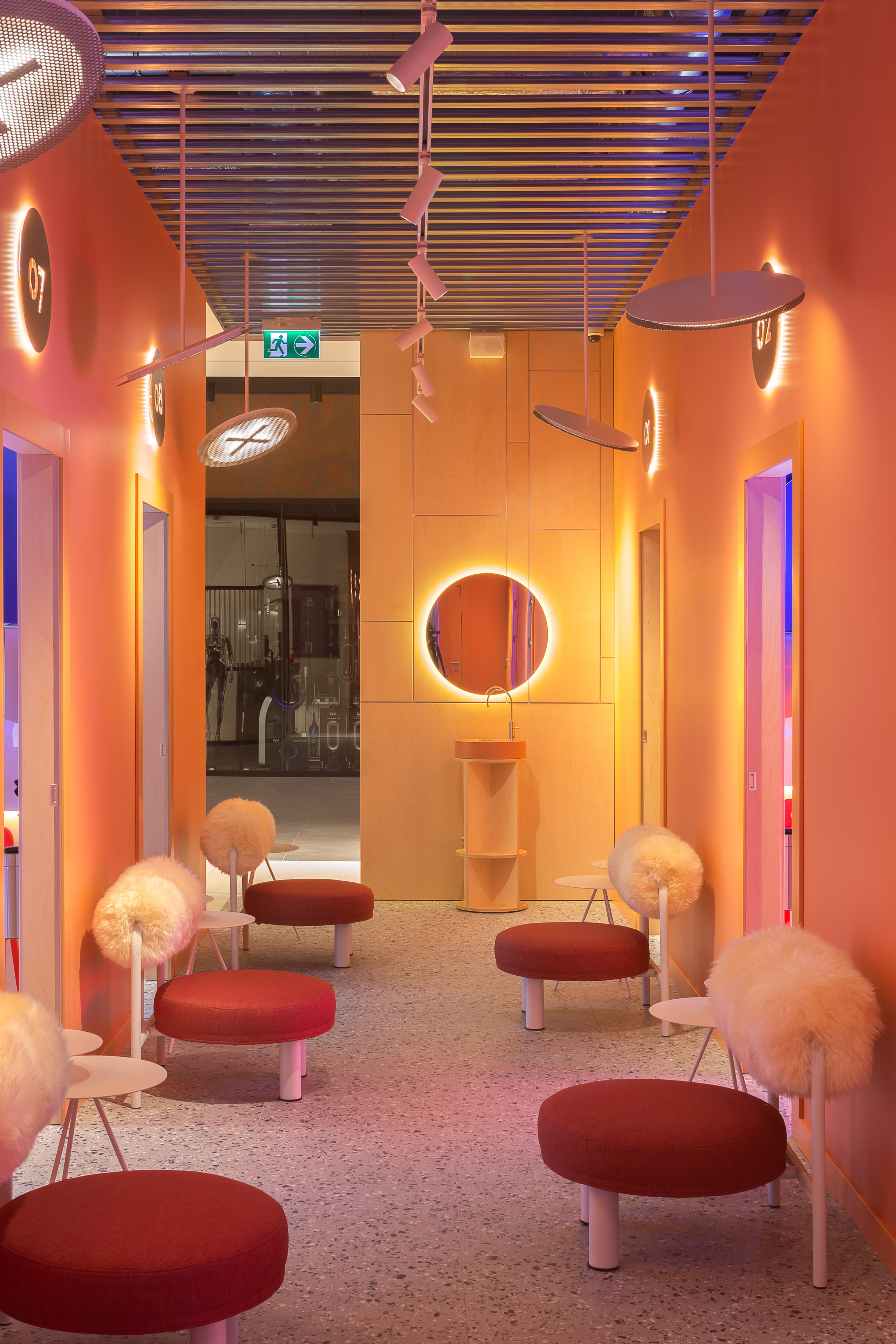 购物商场中的神秘太阳沙龙-15