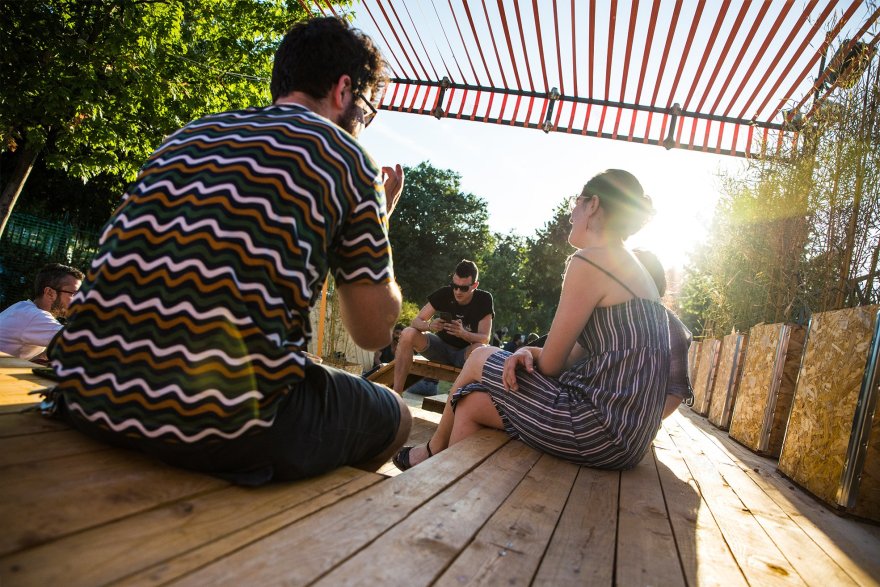 绿意盎然的多功能木质帐篷空间-16