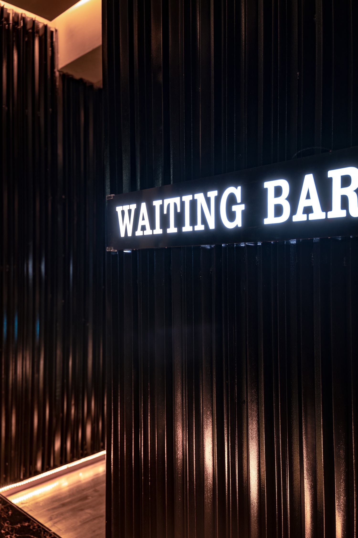 本·设计事务所丨WAITING BAR 酒吧-11