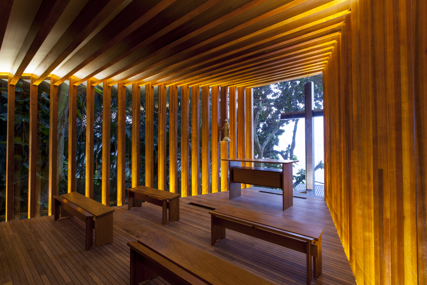 若Joá Chapel是人名和教堂名的组合,可译为若阿教堂-0