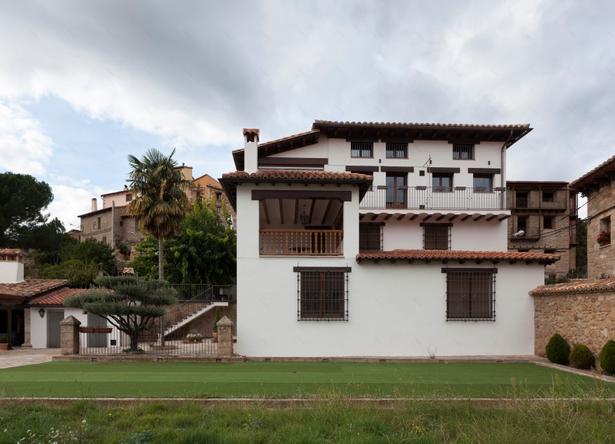 西班牙现代乡村别墅,城堡与果园之间的诗意栖居-0