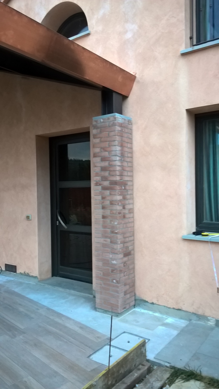 当代建筑语言与传统手工砖的融合——蒙泰尔 upo 住宅改造-1