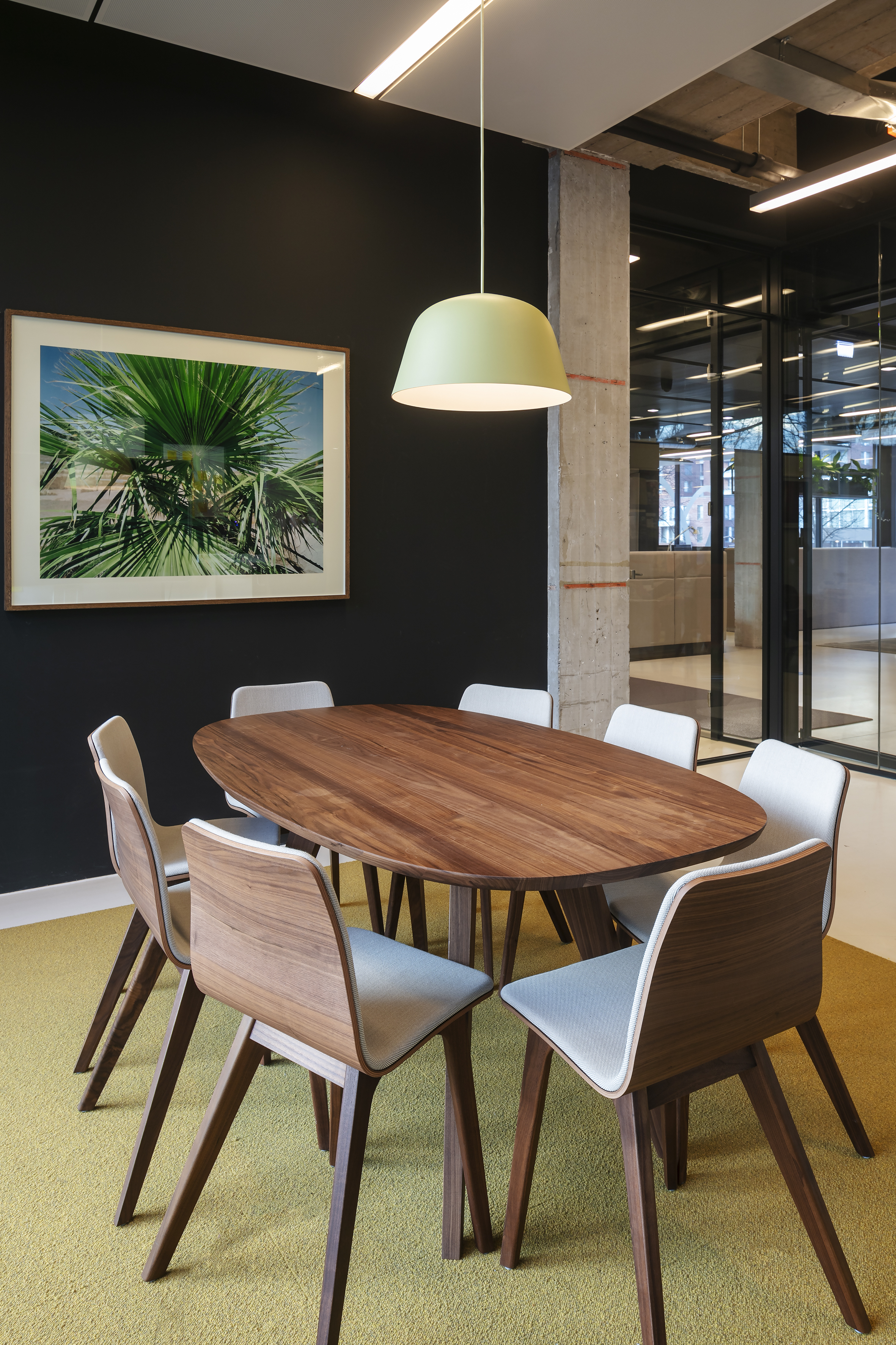 荷兰 Vesteda 总部办公空间,裸露混凝土结构打造明亮通透空间-7