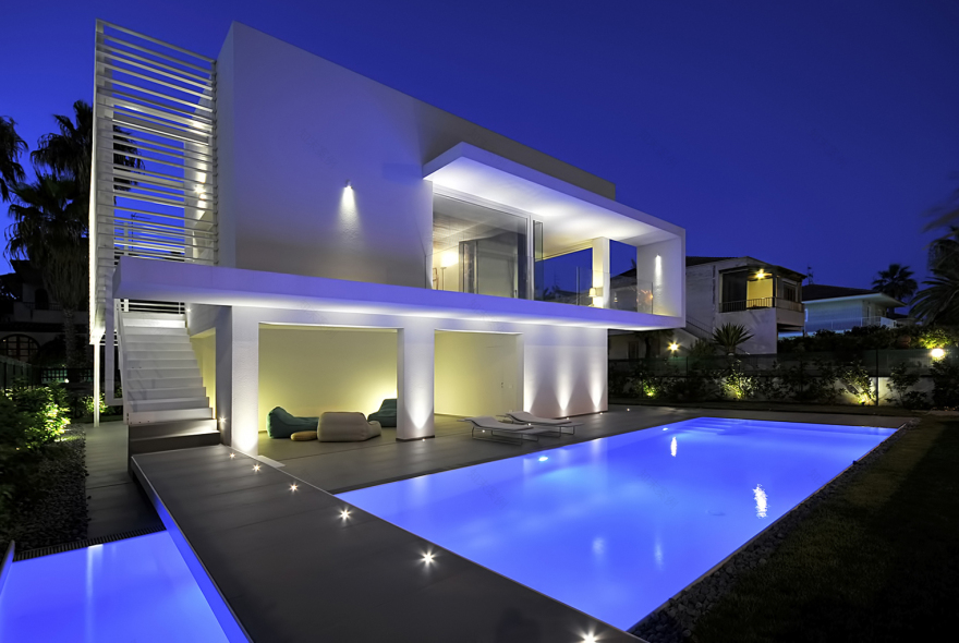 海滨别墅的现代蜕变 | 纯净、简约与功能性完美融合-1