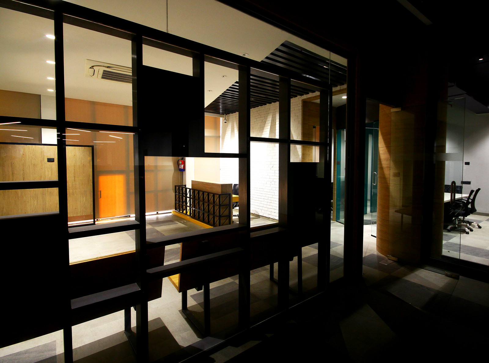 Office Millennium | 旧厂房中的时尚办公空间-2