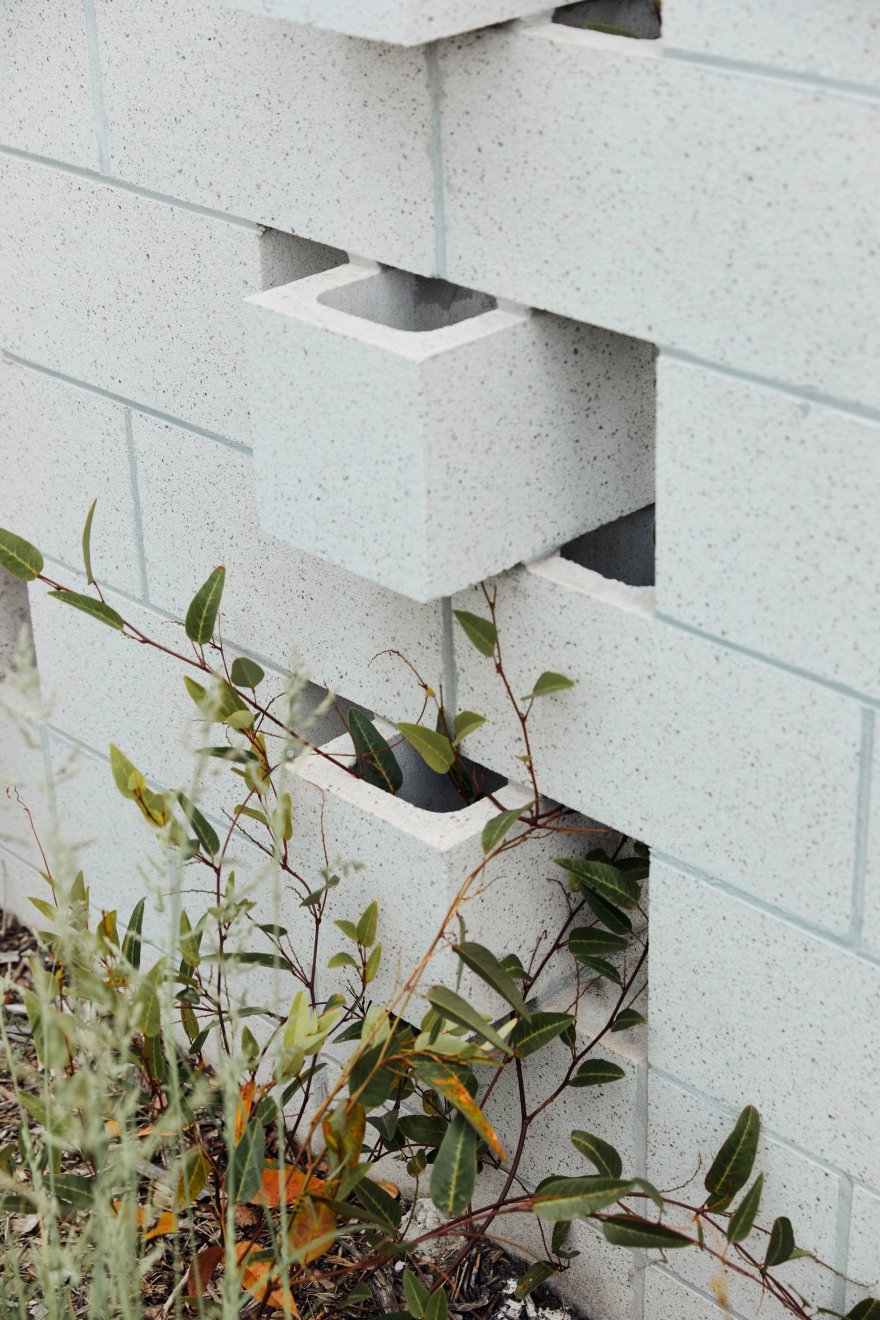 混凝土金字塔下的海滩别墅设计-92