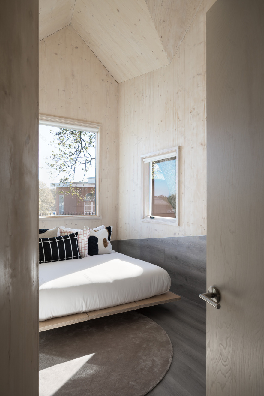 颠覆传统的木质别墅设计-7