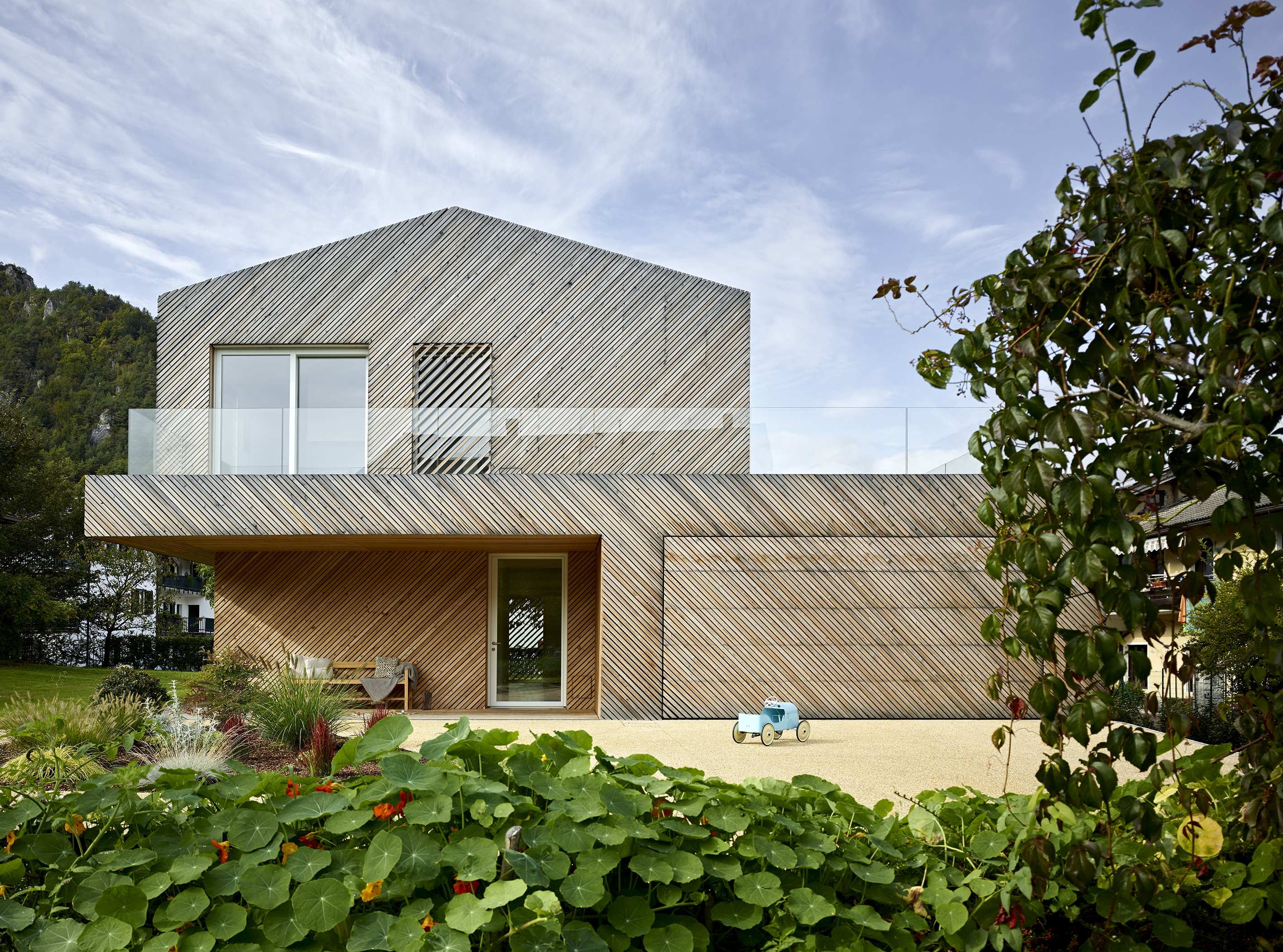 绿色环保的 FG 家庭别墅,融入自然的设计-1