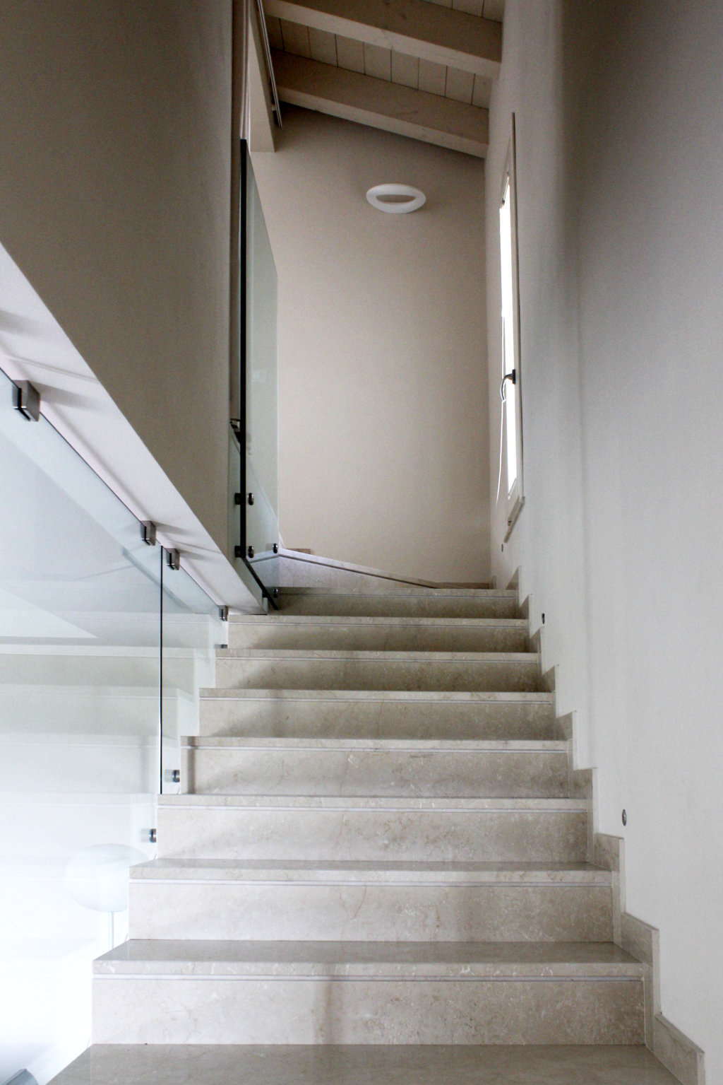 意式别墅设计 | 透明玻璃走廊展现空间穿透力-3