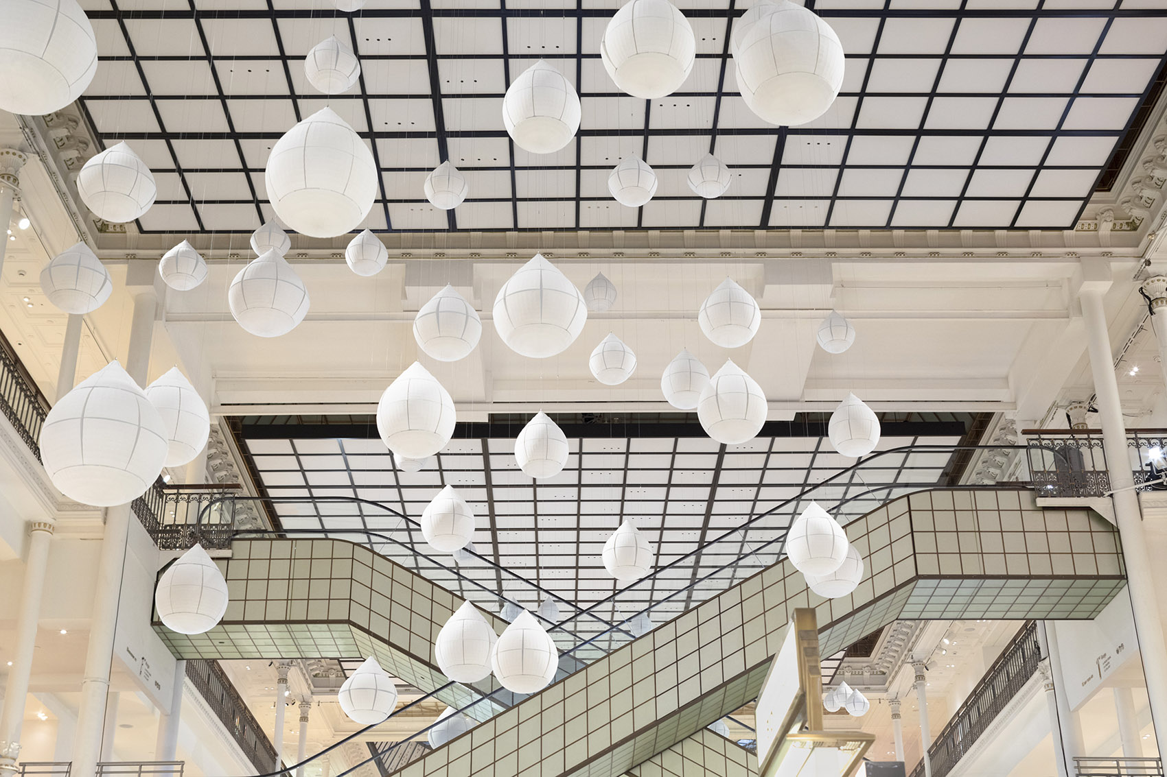 nendo在巴黎Le Bon Marche举办白色展览：雨后花/负与正的转换-88