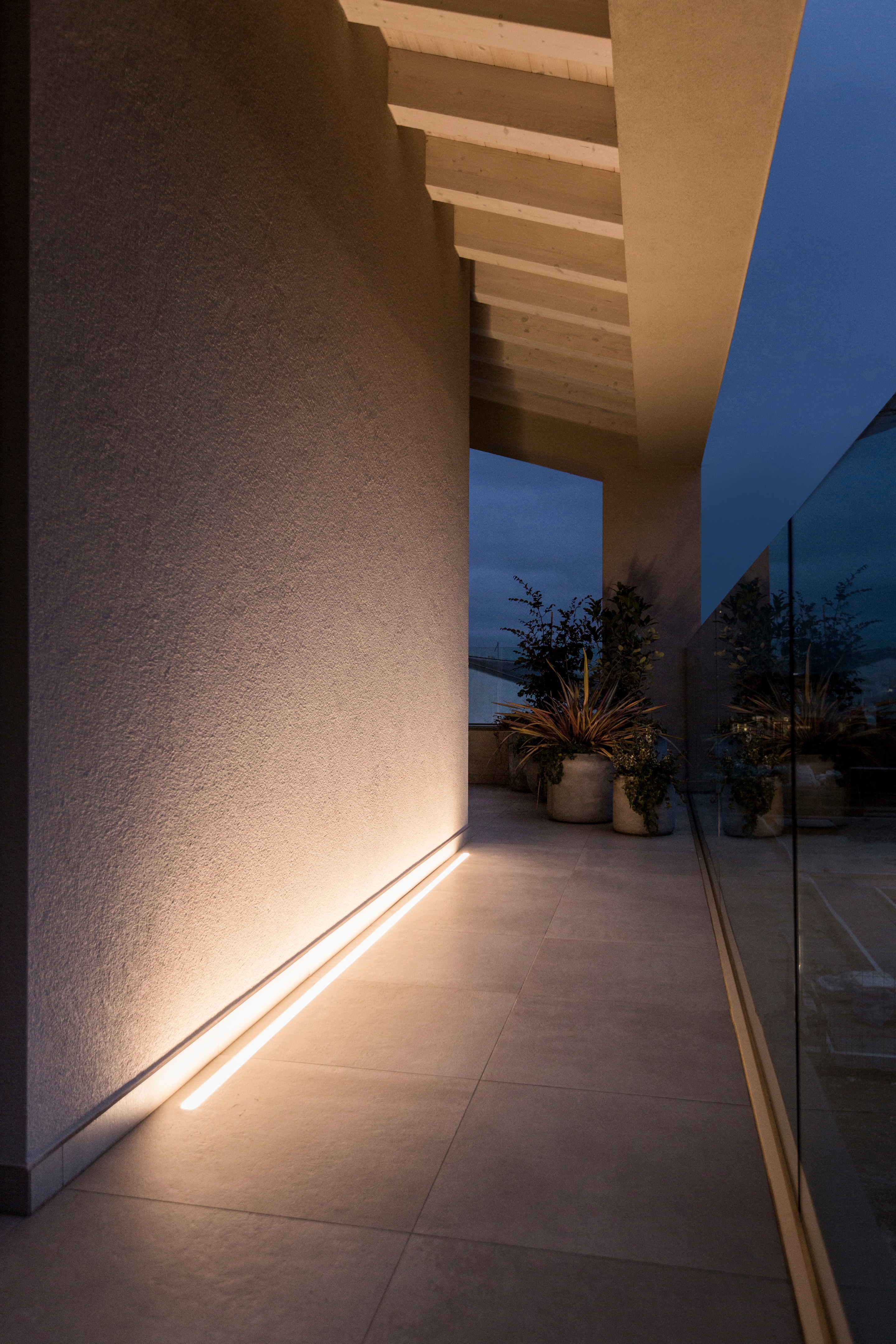 Attico White & Gray-18