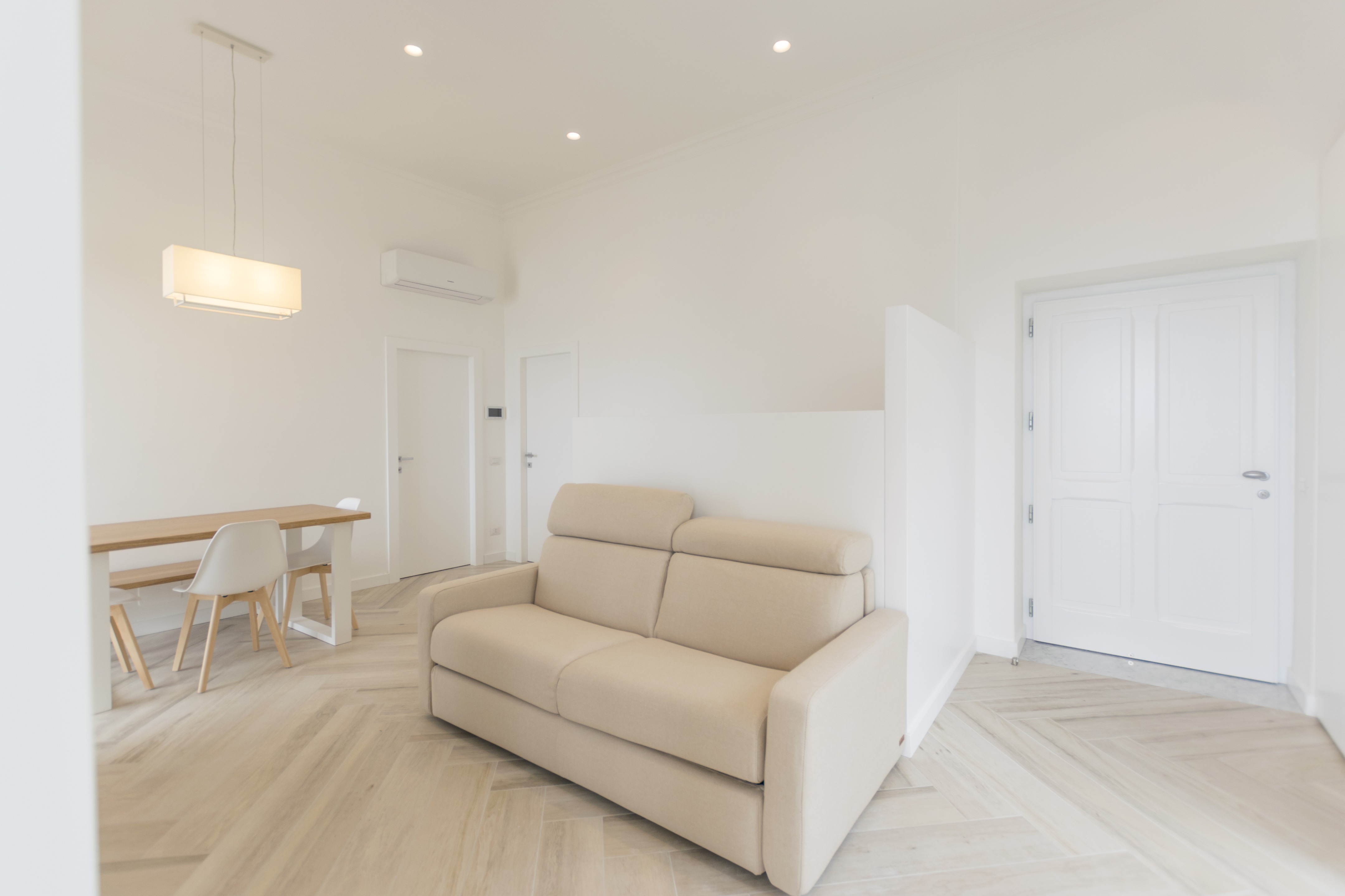 简约暖调的海湾美景丨意大利-47