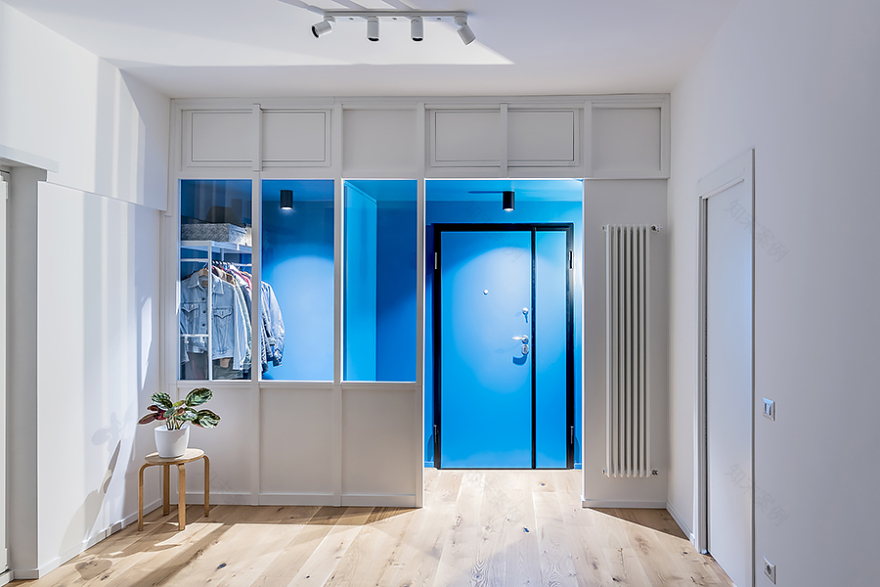 彩色木质漩涡,打造 50 平米别墅的极致空间利用-13