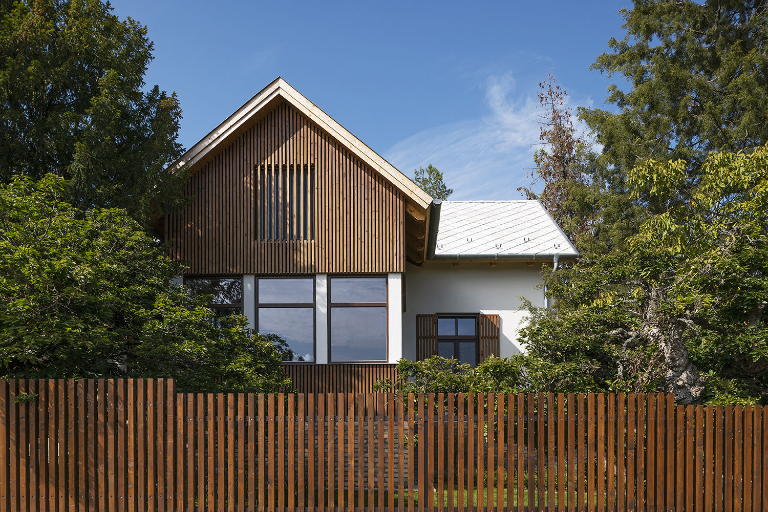 Balint Jaksa丨别墅建筑丨Summer house for 3 generations-1