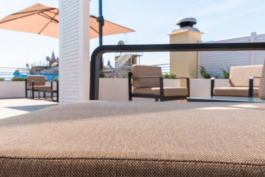 罗马办公空间改造 | 铁路枢纽旁的绿色全景办公区-8