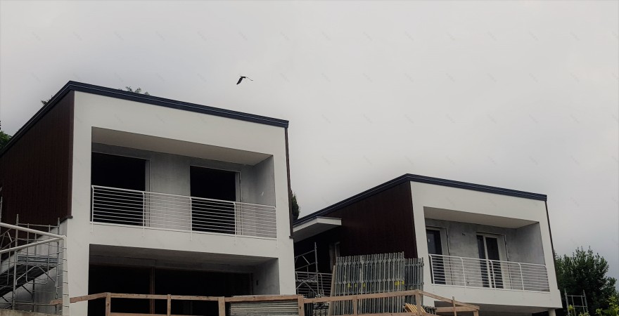 意大利科莫湖畔的四家庭别墅设计-1