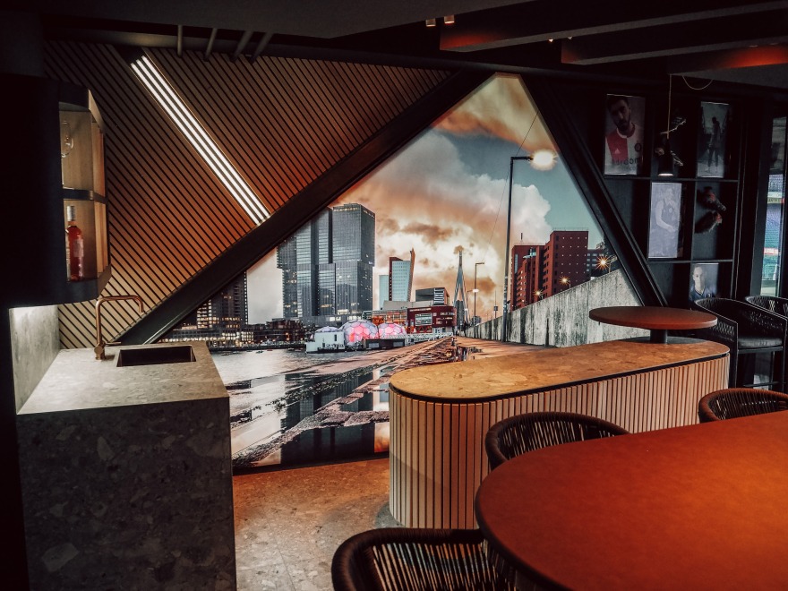 传奇球场“德库普”里的阿迪达斯商务舱-0