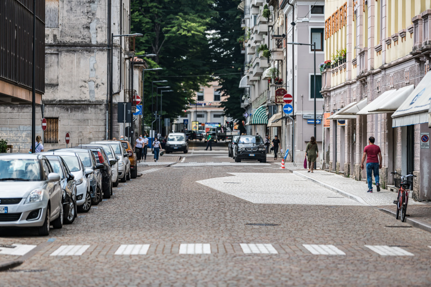 历史印记的街道改造 · Pordenone 市政厅的可持续城市发展计划-3