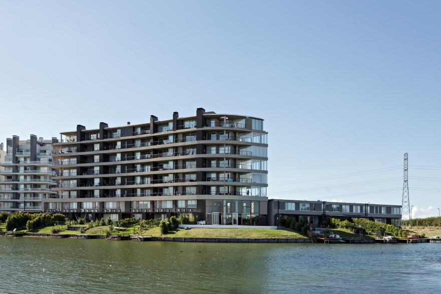 湖畔曲线公寓建筑丨Forcinito Arquitectos-4