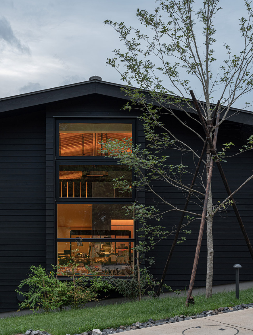 町田药师池公园“四季彩之森”游客中心,日本/运用村落般的建筑形式营造愉悦步行体验-76