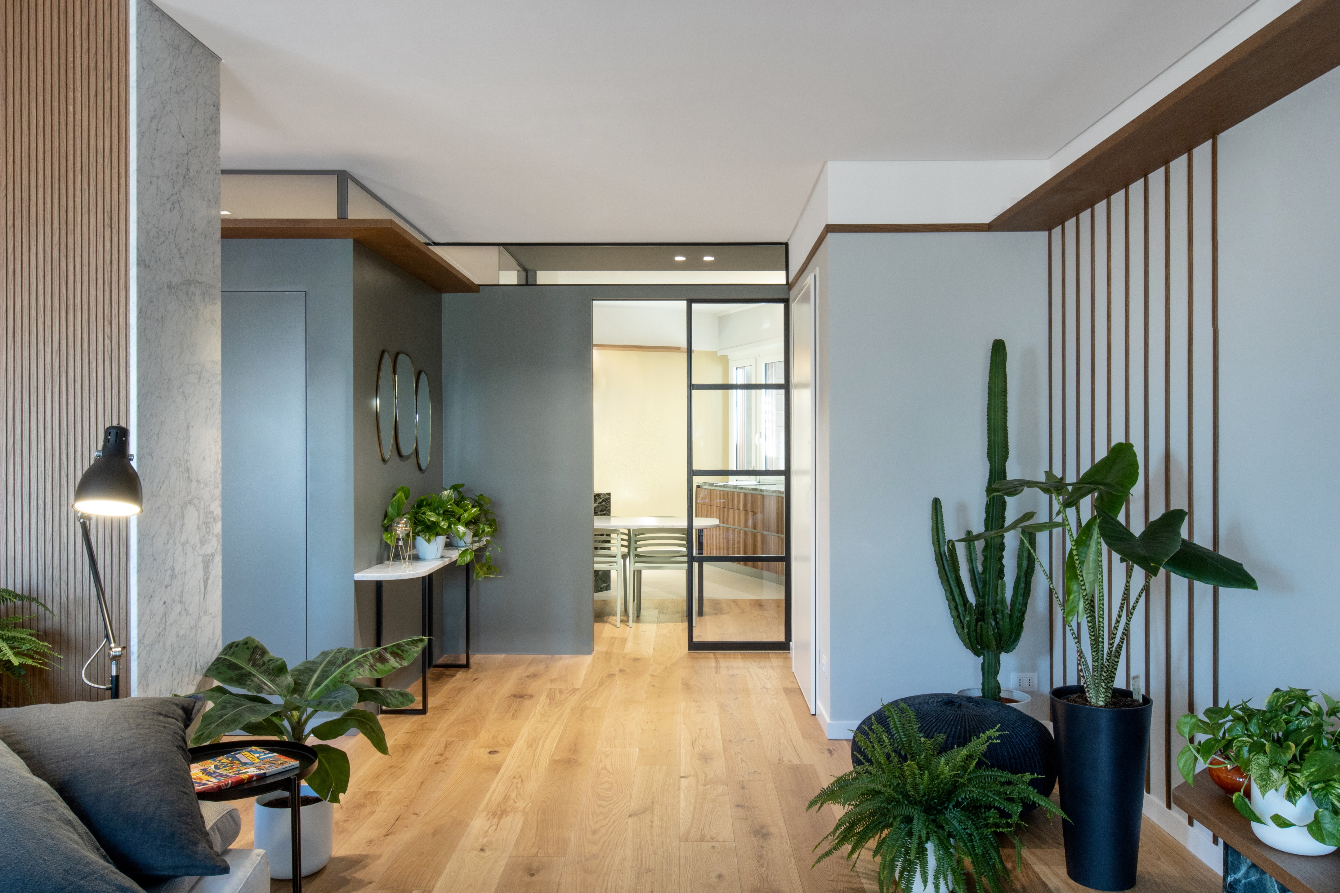 officina 8A 平层公寓的时尚对比设计-5