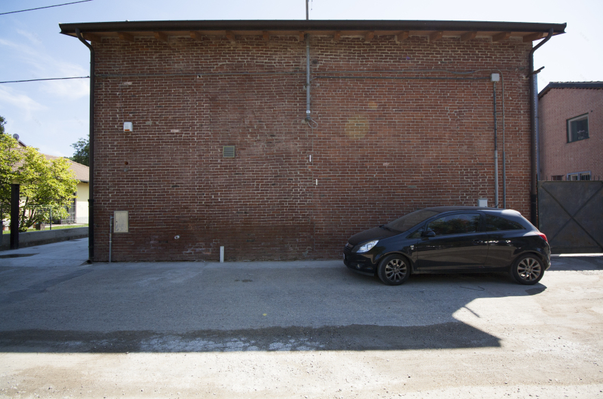 乡村旧屋翻新,金属屏风打造舒适居住环境-25