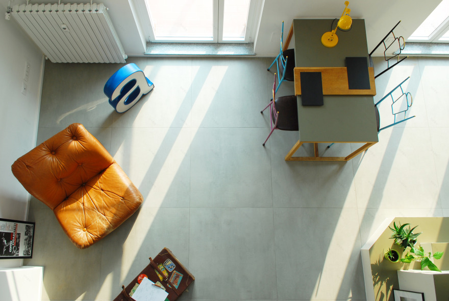 都灵多元文化区三层复式公寓 | 金属折叠楼梯营造双高空间-7