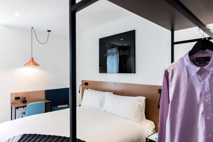 悉尼机场“Felix 酒店” | 澳大利亚版“中世纪现代”风格的设计-26