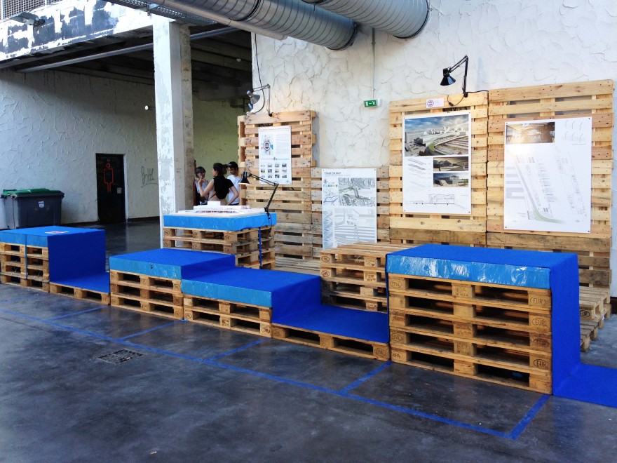 塑胶薄膜包装的临时展览空间-2