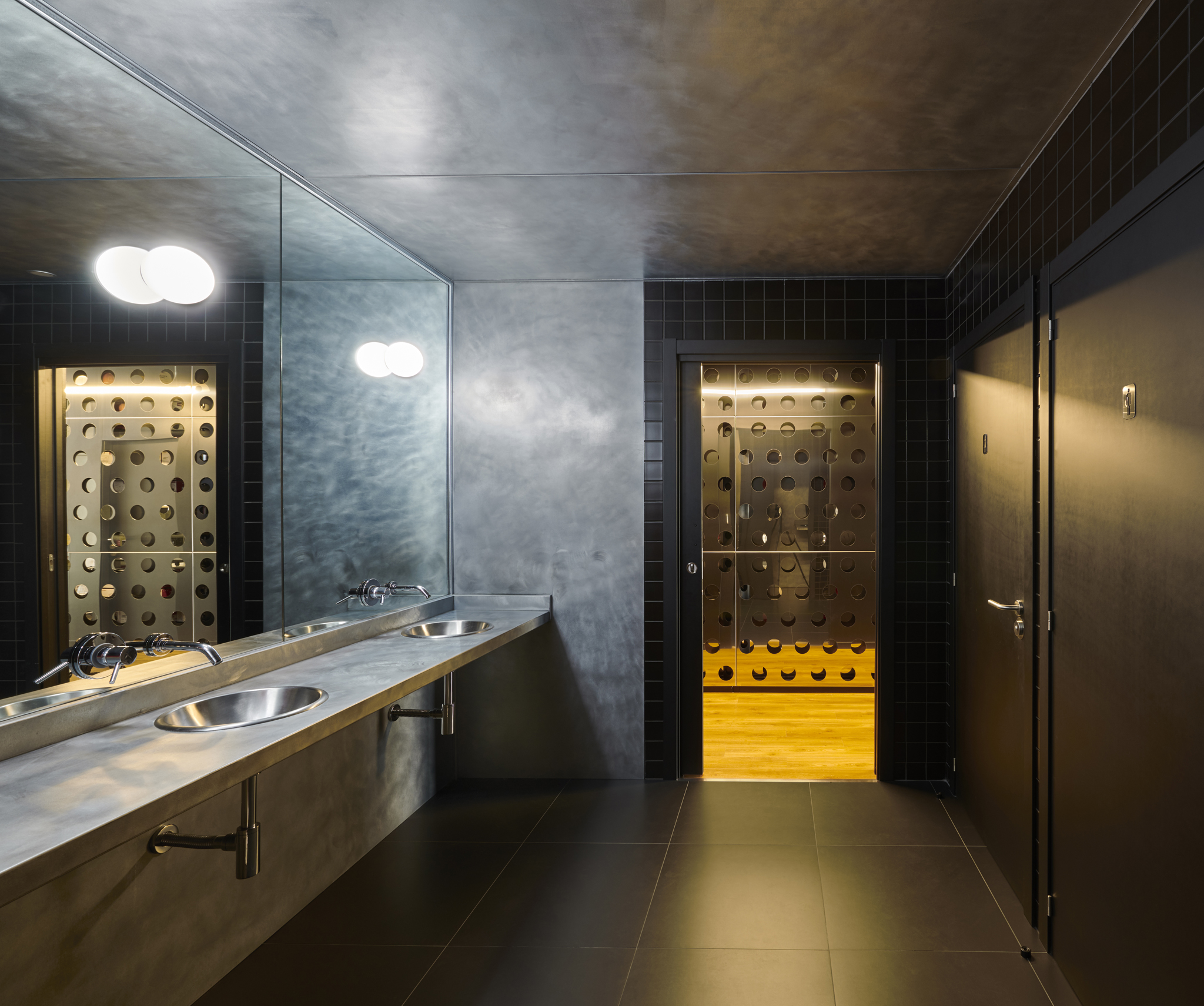 工业风办公室设计 | 金属、植物与木头的和谐-16