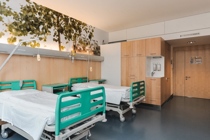 意大利 Bressanone 医院的“十”字形改造-4