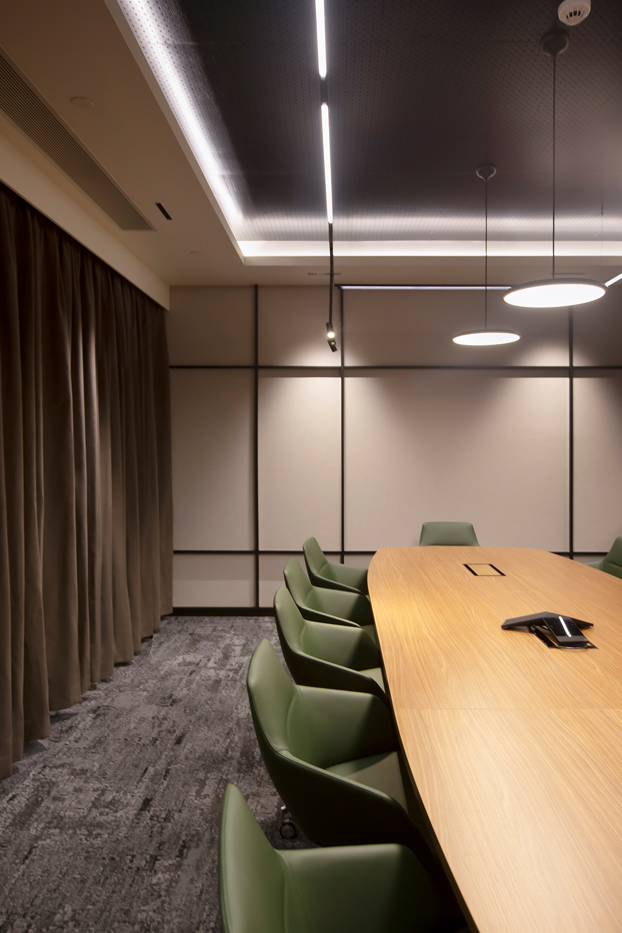 Deloitte 总部办公室翻新 设计融入品牌形象-8