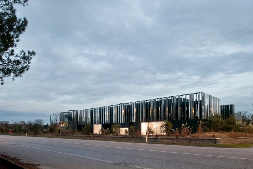 意式精益生产理念的办公空间展示-4