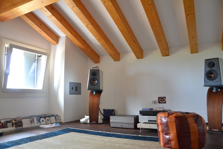 乡间复兴的现代居所——自然材料与尖端科技融合-8