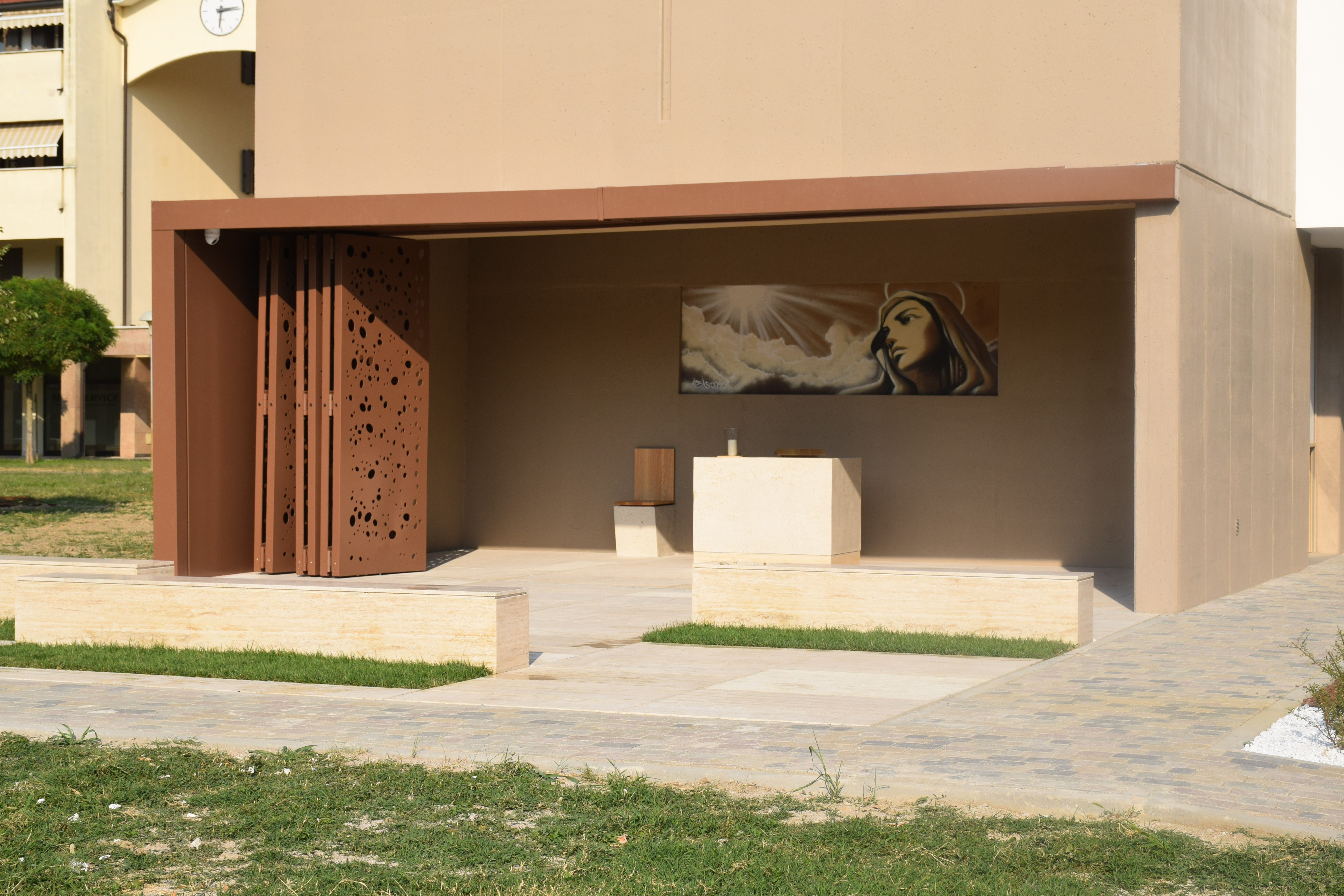 爱心之城堡 · 简约而庄重的社区教堂设计-2