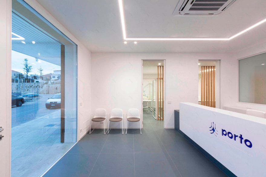 优化空间利用的意大利旅游港口办公室设计-4