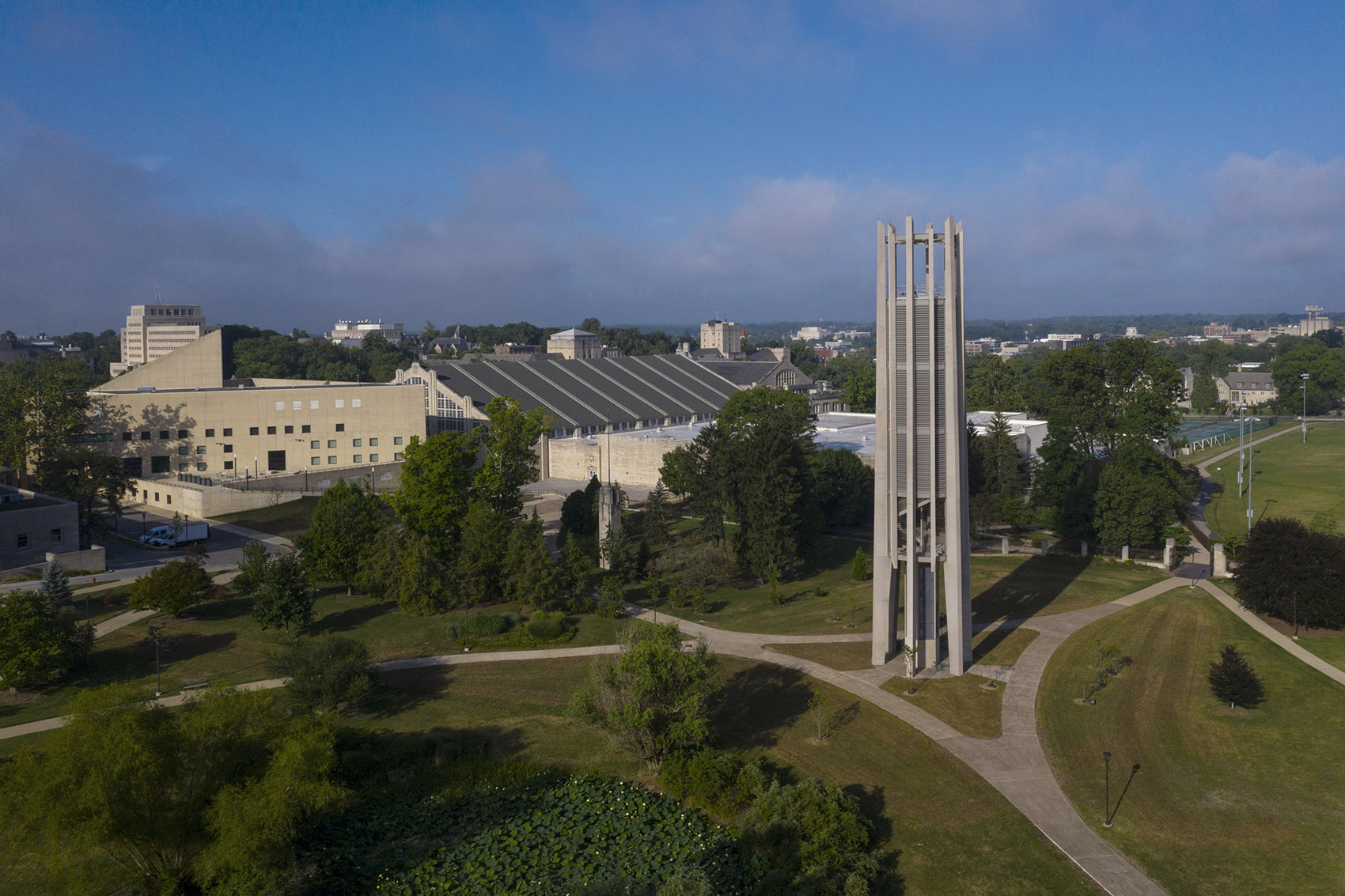 印第安纳大学钟琴塔，美国/印第安纳大学两百周年校庆的纪念钟塔-2
