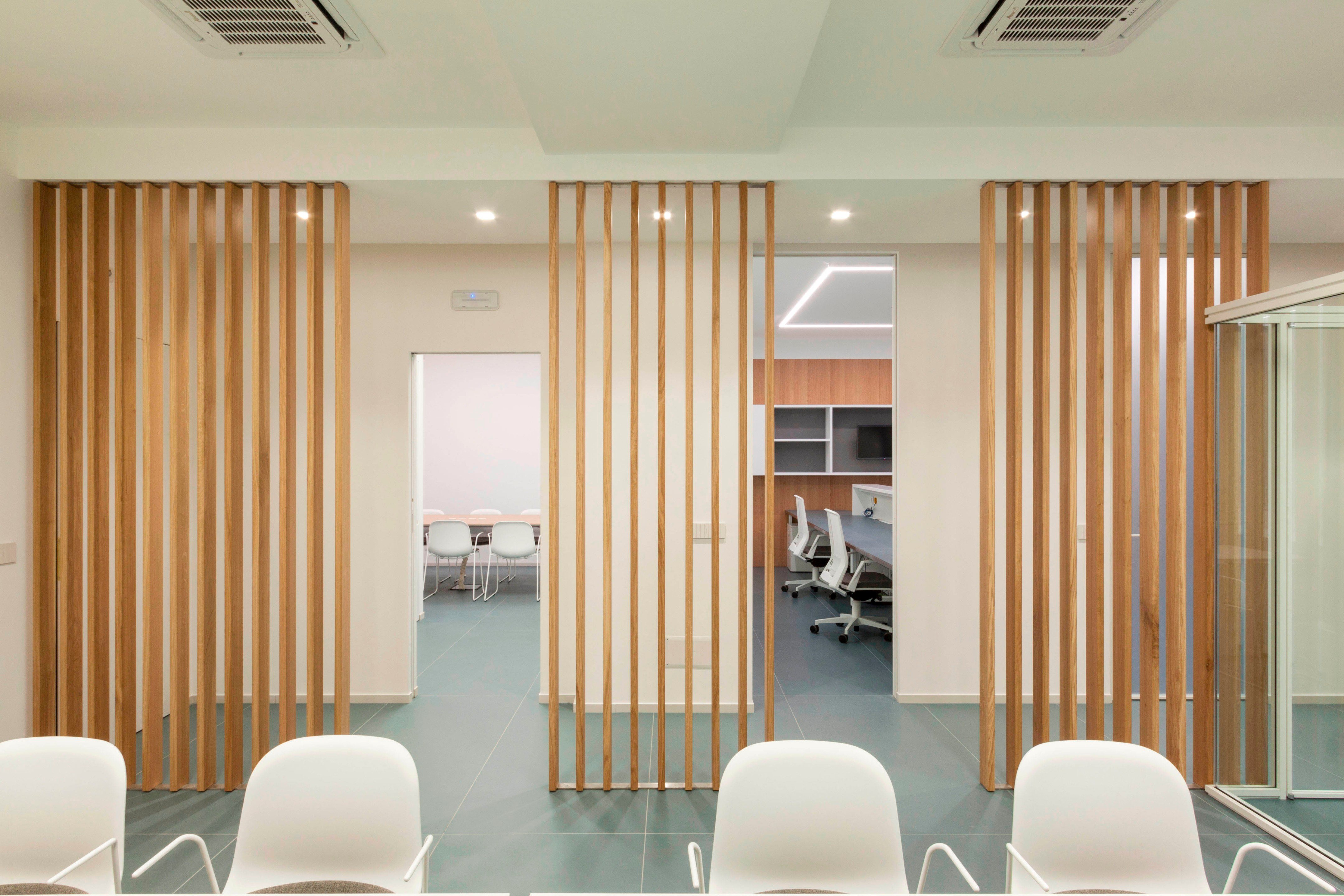 优化空间利用的意大利旅游港口办公室设计-16