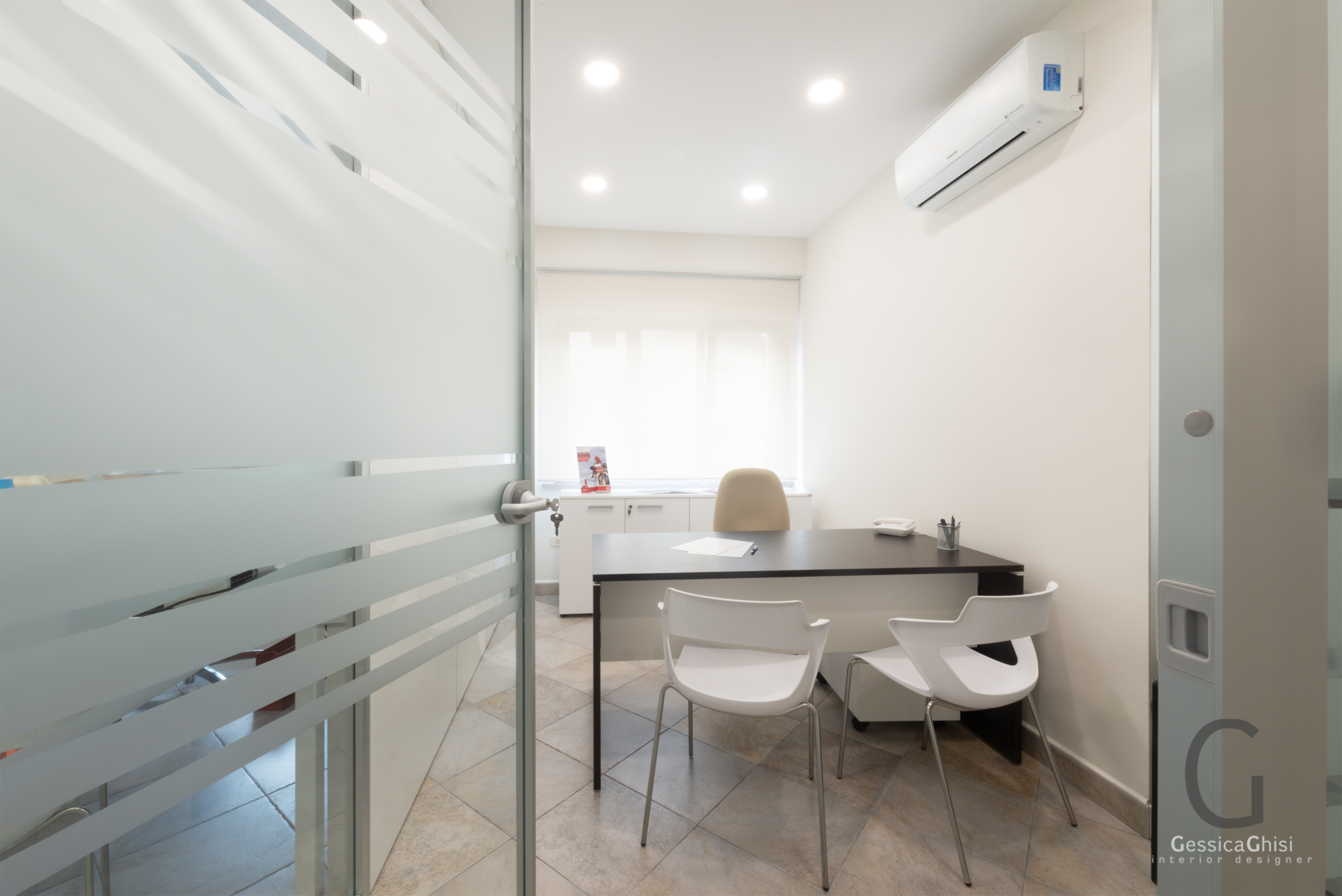 纯净优雅的保险咨询工作室设计-3