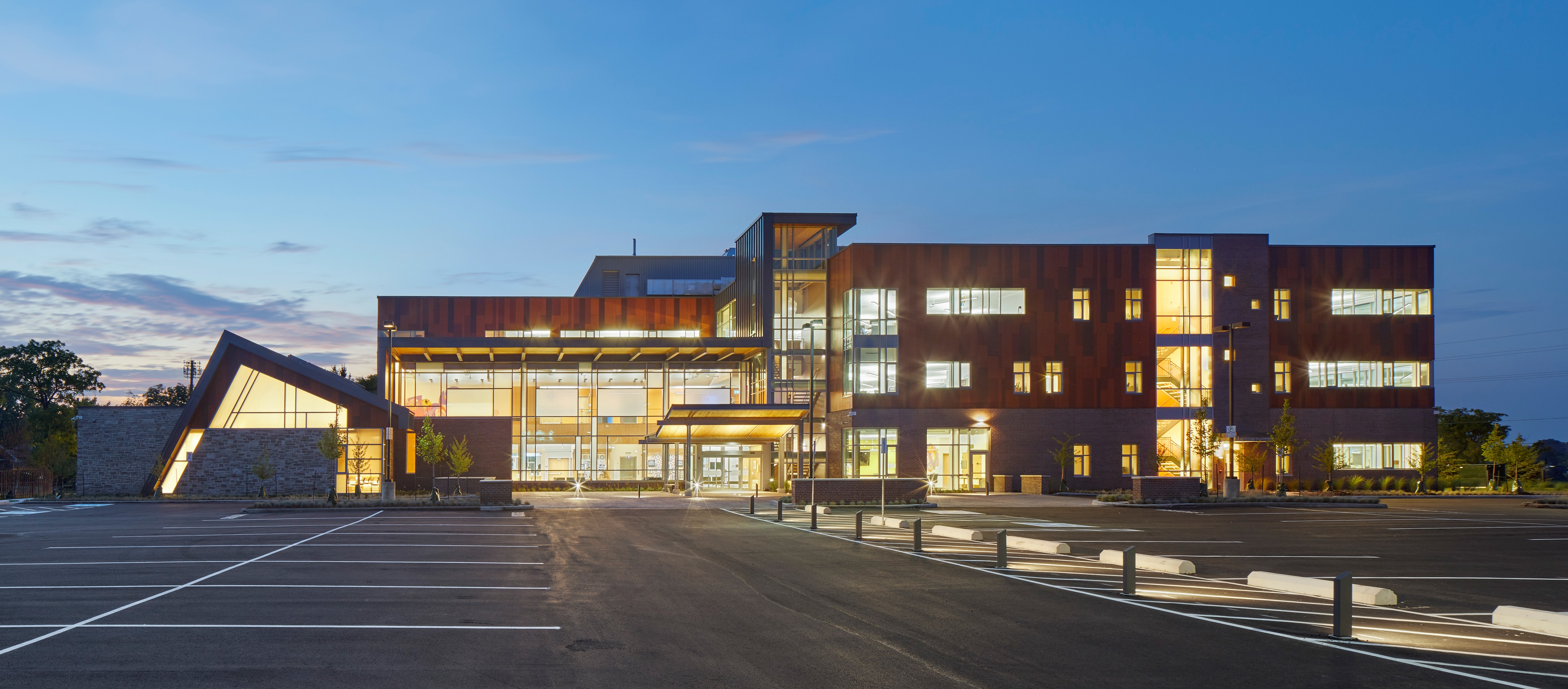 小镇新地标——Haldimand Central Administration Building-0